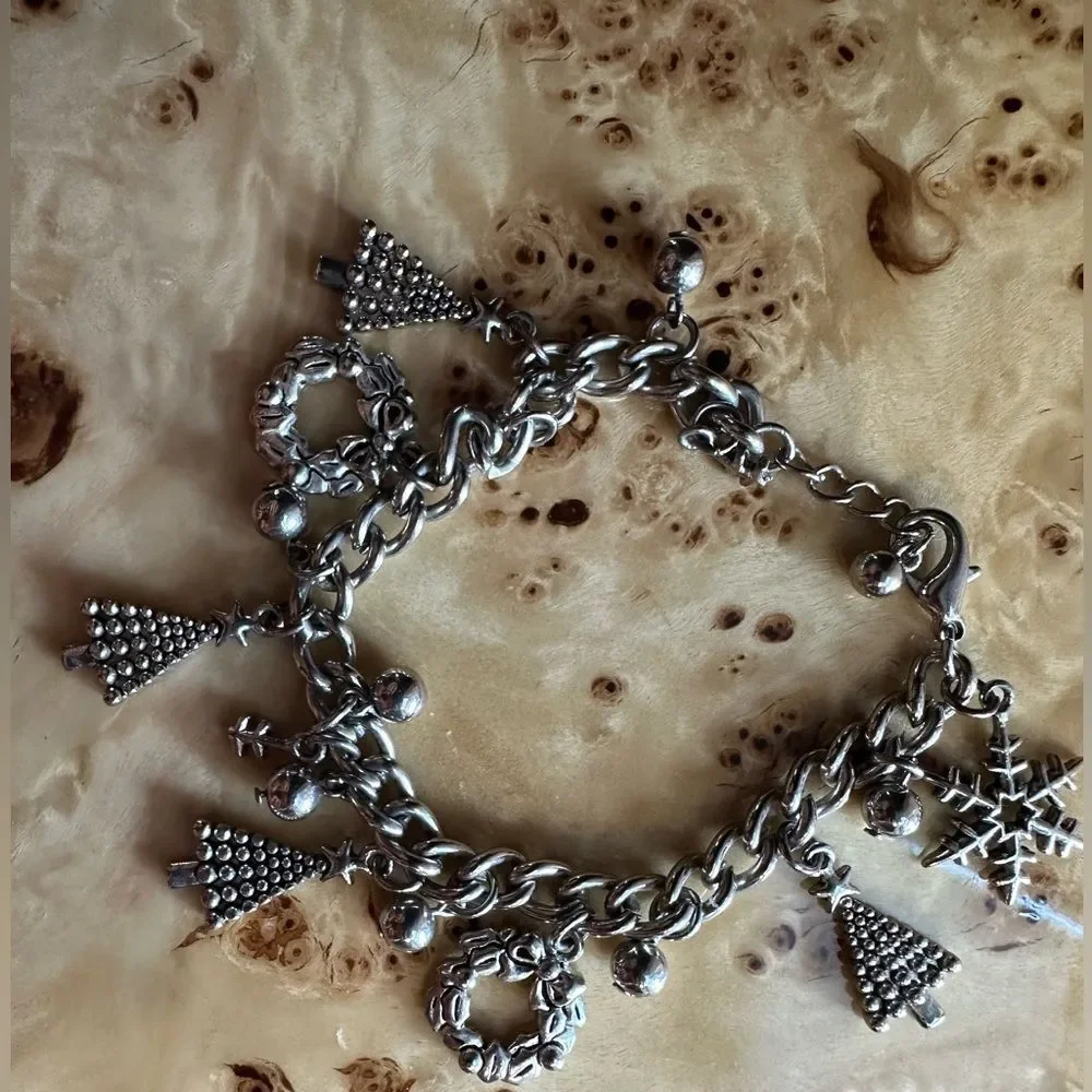Vintage Christmas & Winter Theme Charm Bracelet. Tree Snowflakes Wreath